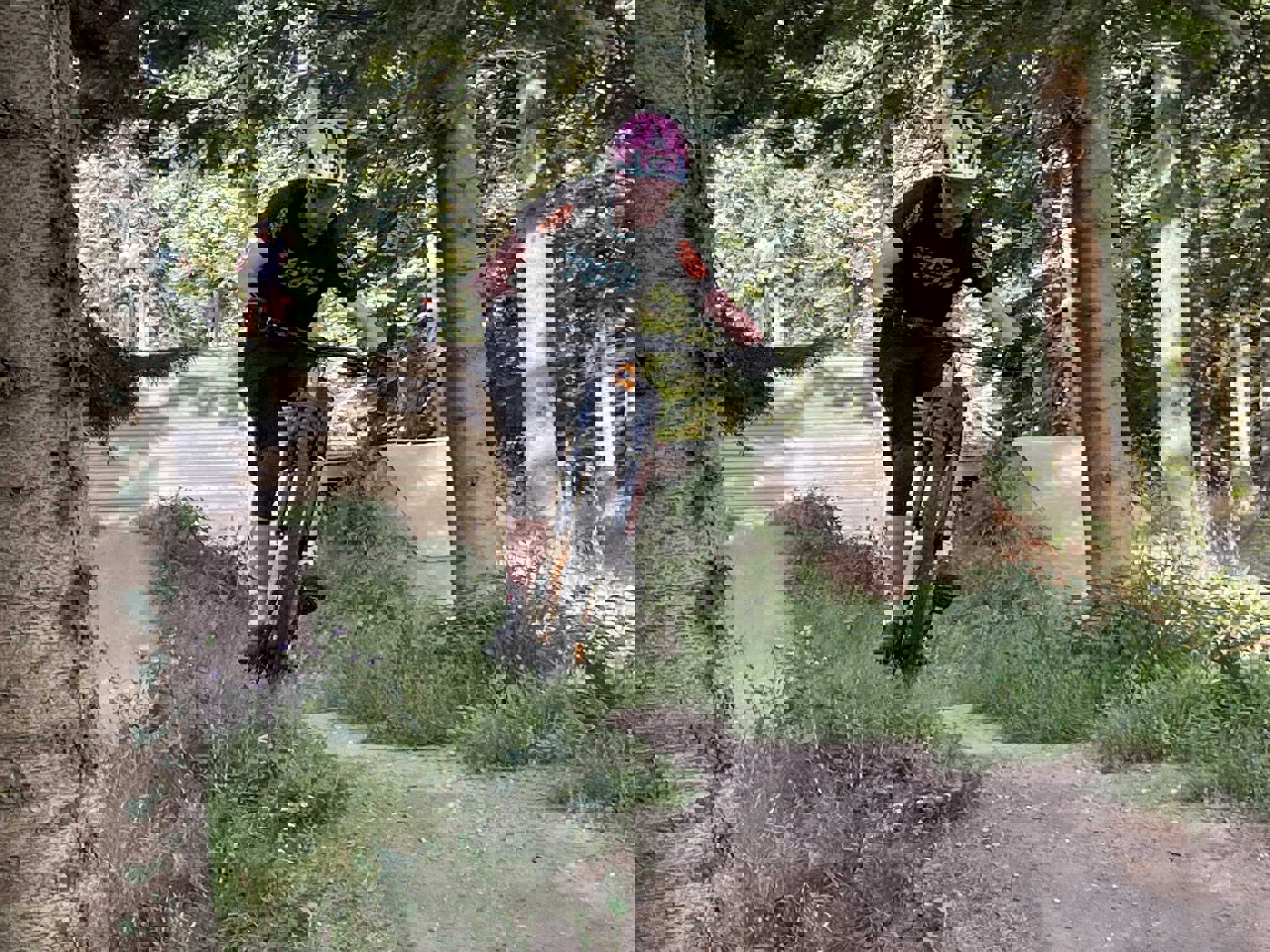 Elev fra UCV på mountainbike i Nørreskoven